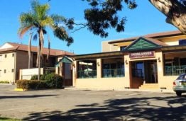 Overlander Hotel Motel