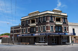 Town And Country Hotel